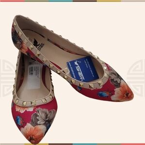 Shiekh Floral Stud Detail Flats, Size 7.